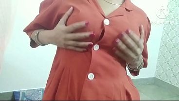 Sensual Aunty Exposing For Her Friends