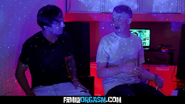 FamilyOrgasm - Boys Traveled To The Past And Pounded Both Of Their Siblings, Chloe Temple, Venus Minx, JImmy Michaels, Carlos Dickinson