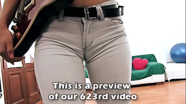 Amazing Frame Chestnut-haired In Clenched Cameltoe Jeans And Clenched Plump Behind