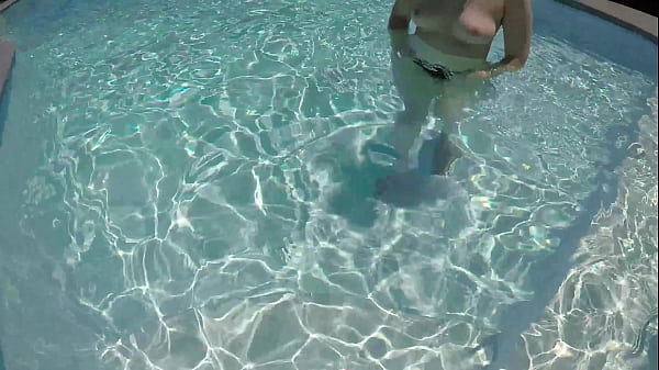 Gigi Breeze Outdoor Pool Bj