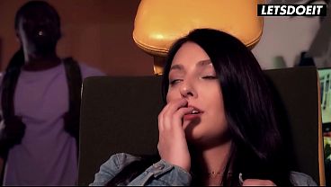 Czech Backpacker Katy Rose Unearths Freddy's Monster BBC - HOT HOSTEL