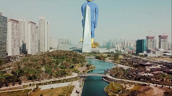Huge Falcon Thick Shaft Crash The City