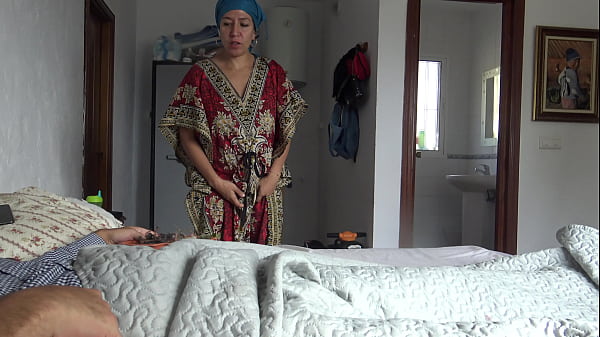 A Turkish Hotel Servant Is Astonished When A Guests Provides Her 25 Lira To Nurse His Massive Cock