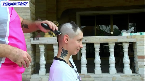 Behind The Scenes: Lisa Fox Shaving Head Bold