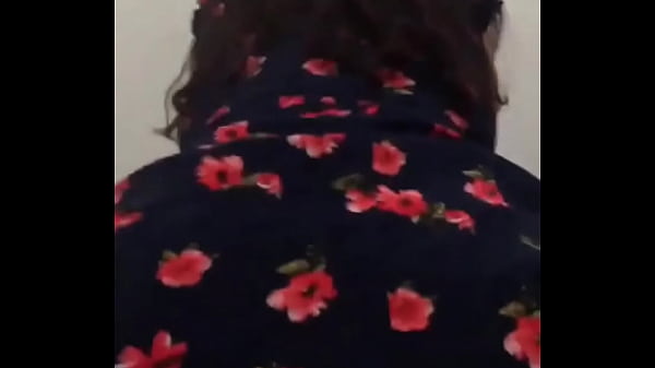 CON LA VECINA EN RICO VESTIDO DE FLORES