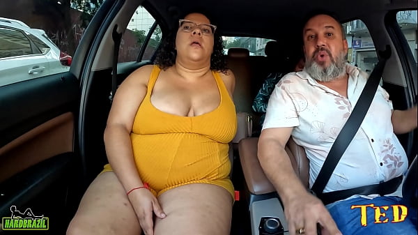 Uma BBW No Carro Pelas Ruas Aprontando Com A Safada - Thick Boca De Veludo