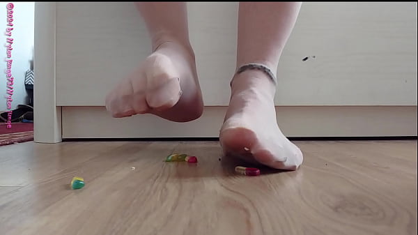 Nylonfüße Haben Spaß Mit Süßigkeiten ** Squashing **