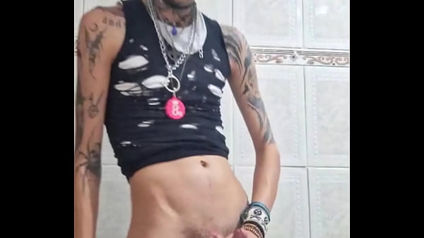 Novinha Trans Batendo Punheta E Gozando Na Mão Batcat