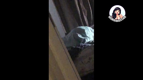 MARIDO ASSISTE FILME ENQUANTO A ESPOSA DA GOSTOSO PARA O AMANTE!