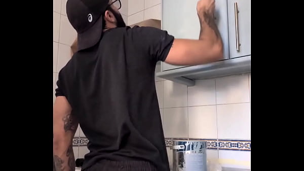Pintando En La Casa De Mi Vecina En Madrid Y Luego Me Corro ¿quieres Ver Todo El Placer?