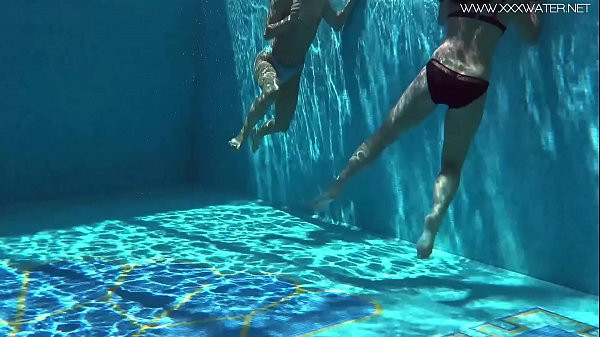 Jessica And Lindsay Nude Swimming In The Pool