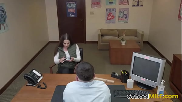 How To Be A Director And Fuck The Conceited HOTWIFE Kendra Heart, Stepmother Of A Student With A Lot Of Money?