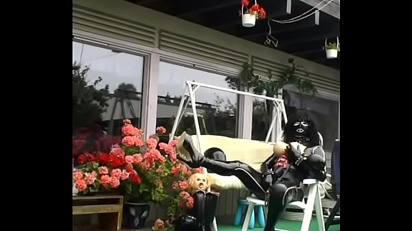 Roxina2006PipantsOutdoor180806XL.WMV