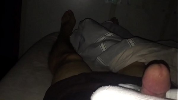 美女同事白袜足交最后射一脚