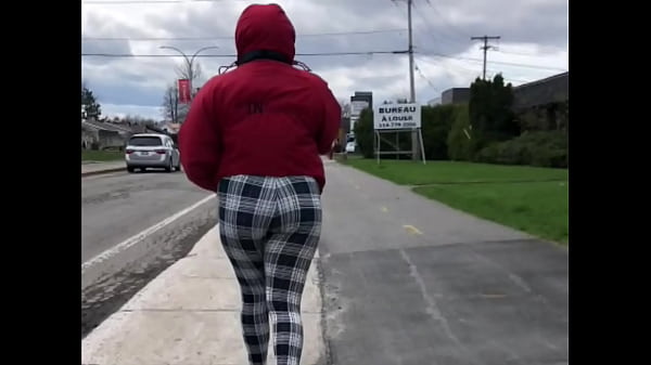 Candid Fat Booty - Black Coed Deliverring Me A Reveal (she Knows It)