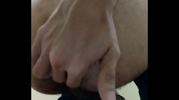 Gemendo De Tesão Com Dedo No Cu Virgem