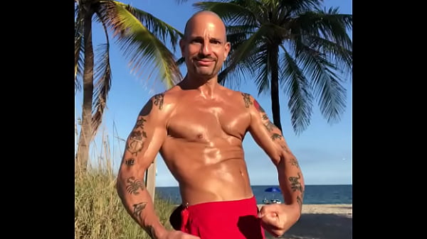 Beach Physique Bro