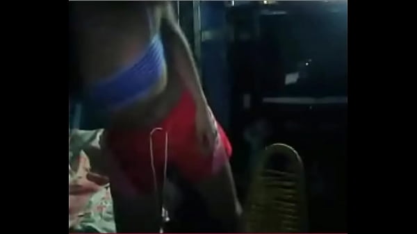 Ex De 18 Años Con Vestido Se Para Para Que Le Vean Las Piernas Y El Culo