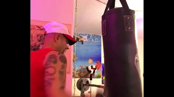 HITTING THE HEAVY BAG THE PORNSTAR THAT ADORES TO WORKOUT MAXXX LOADZ