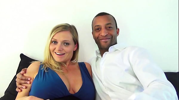 Pre-Board Me - Voluptuous MOMMY Gets Plowed Before Her Flight