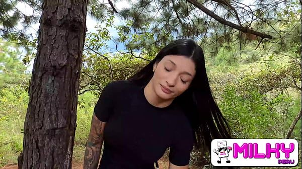 Ofreciendo Dinero A Chica Seductive En El Bosque A Cambio De Sexo