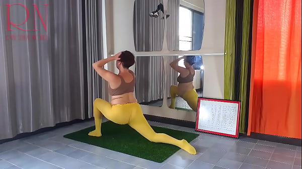 Regina Noir. Yoga In Yellow Tights Doing Yoga In The Gym. A Gal Without Panties Is Doing Yoga. 2