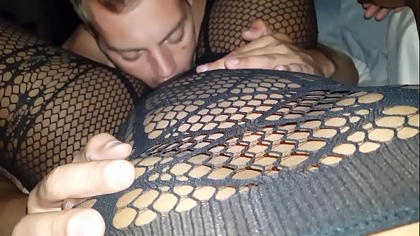 EATING MY FRIENDS MUMS NARROW PUSSY MAKING HER GUSH