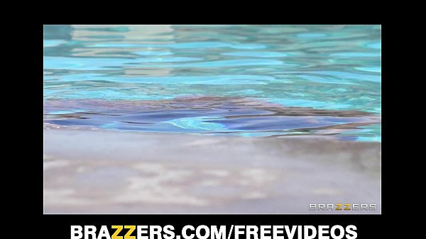 Bikini Latina Ariella Ferrera Daydreams About Nailing Her Poolboy