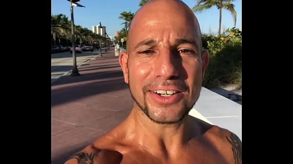 TAN FIT PORN STAR MAXXX LOADZ BEACH DAY BRO