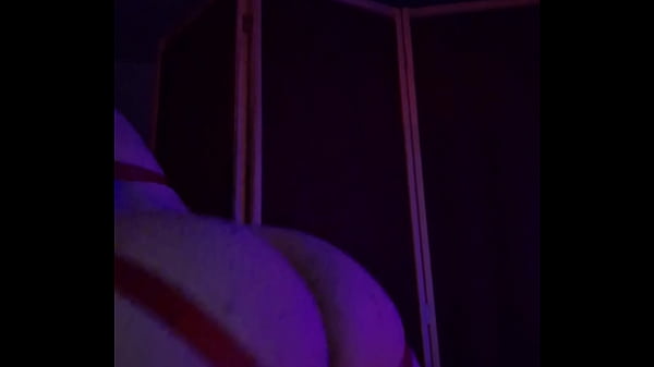 En Lenceria Exotica Roja Y Me Como Un Consolador