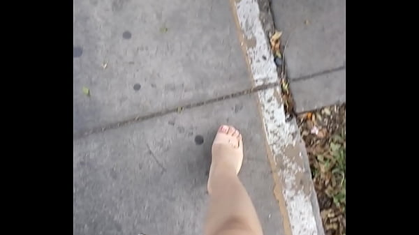 Valeria Mostrando Sus Bellos Pies