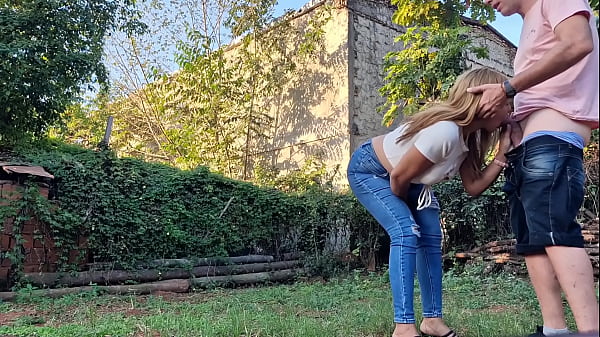 Mi Vecina Me Chupa La Pija En Mi Terreno