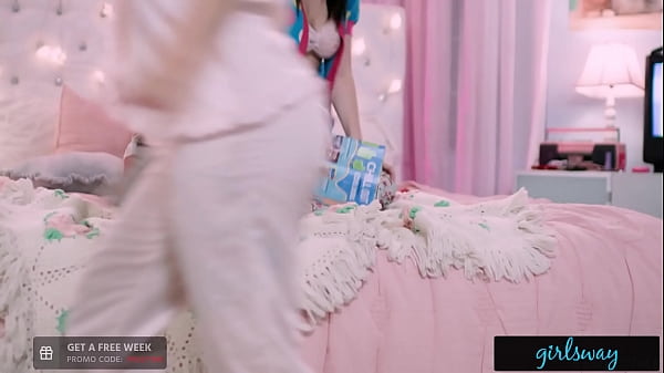 GIRLSWAY Retro Sleepover With Gina Valentina And Gianna Dior