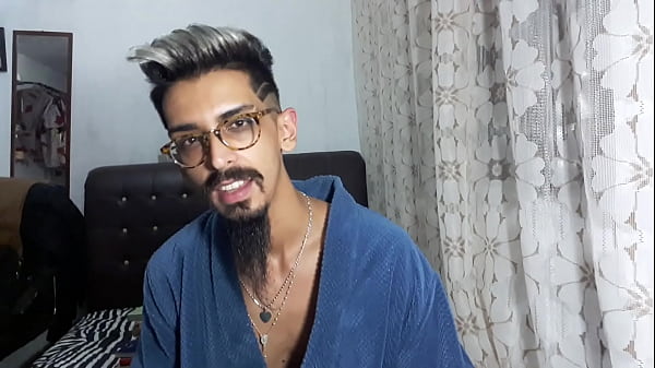 Jovem Professor Pede Mais E Toma Leite Quente