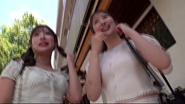 パート1 仲良し女子大生限定！友達同士の女子が濡れると透ける水着でぶっかけ潮吹き対決！