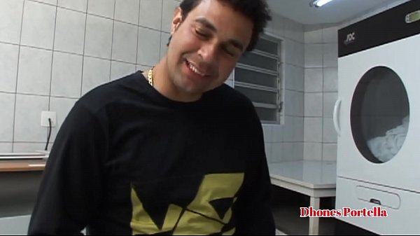 Rabuda Safada Senta Na Vara Grossa Do Colega Na Lavanderia Escondido Dos Patrões