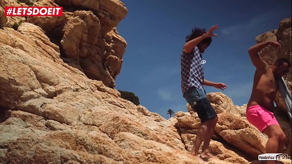 VIP SEX VAULT - Sultry Ebony Coed Gets Corrupted And Railed At The Beach! (Noe Jerk)