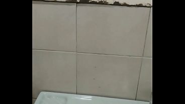 Practicando, Entrenando El Baile De Striper Masculino En El Baño Del Gimnasio Antes De Cambiarme Y Pornerme A Entrenar, Ya Le He Bailado Sultry A Novias Y Esposas En Los Clubs