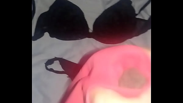 PAJA CON ROPA INTERIOR DE MAMA