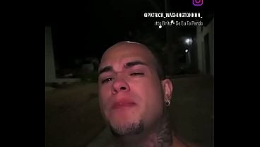 Careca Safado Sem Camisa Cantando Música Tesuda Implorando Por Pika