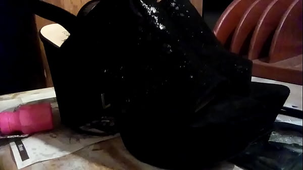 High Heel Piss