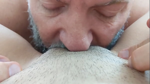 Padrastro Maduro Le Enseña A Su Hijastra Latina Cómo Se Debe Saborear Su Pucha