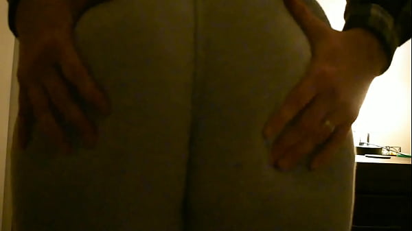 Fat Rump Wide Curve Mum Behind Gripped (Older Video)