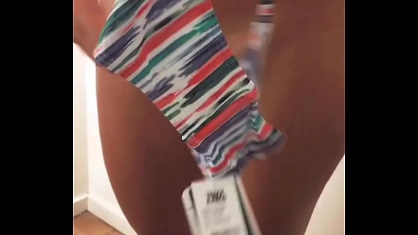 Minha Esposa Gostosa Provando Biquíni No Shopping Com A Buceta Raspadinha