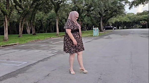Huge Booty Pawg Hijab Muslim Mature Pissing Outdoor In The Park And Getting Cunt Teased By Newcomer
