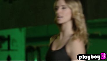 Two Steamy Chicks Posed After Sultry Workout And Huge Booty COUGAR Loved Solo Posing