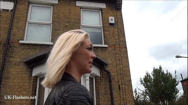 Stunning Daring Platinum Mommy Atlantas Public Flashing And Outdoor Self-shot Voyeu