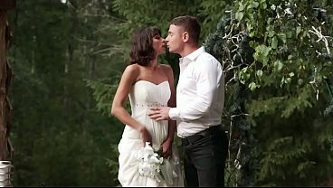 The Bride Caught Her Husband With His Dominatrix Right At The Wedding