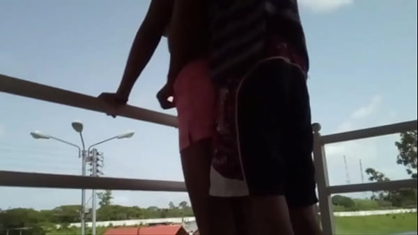 Me Gusta Que Mi Novio Me Coja Duro Al Aire Libre. Me Encanta Cuando Su Pene Entra En Mi