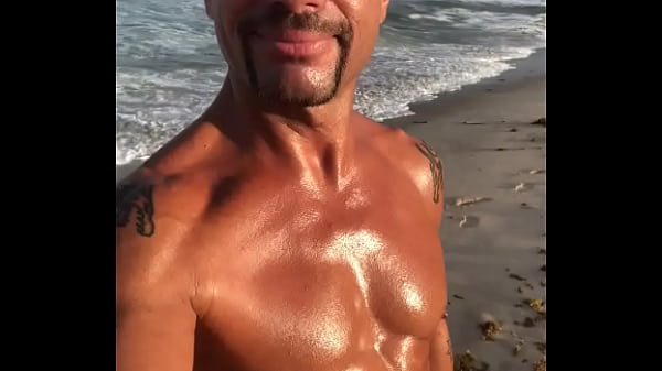 THE HAPPY BEACHBODY PORNSTAR MAXXX LOADZ
